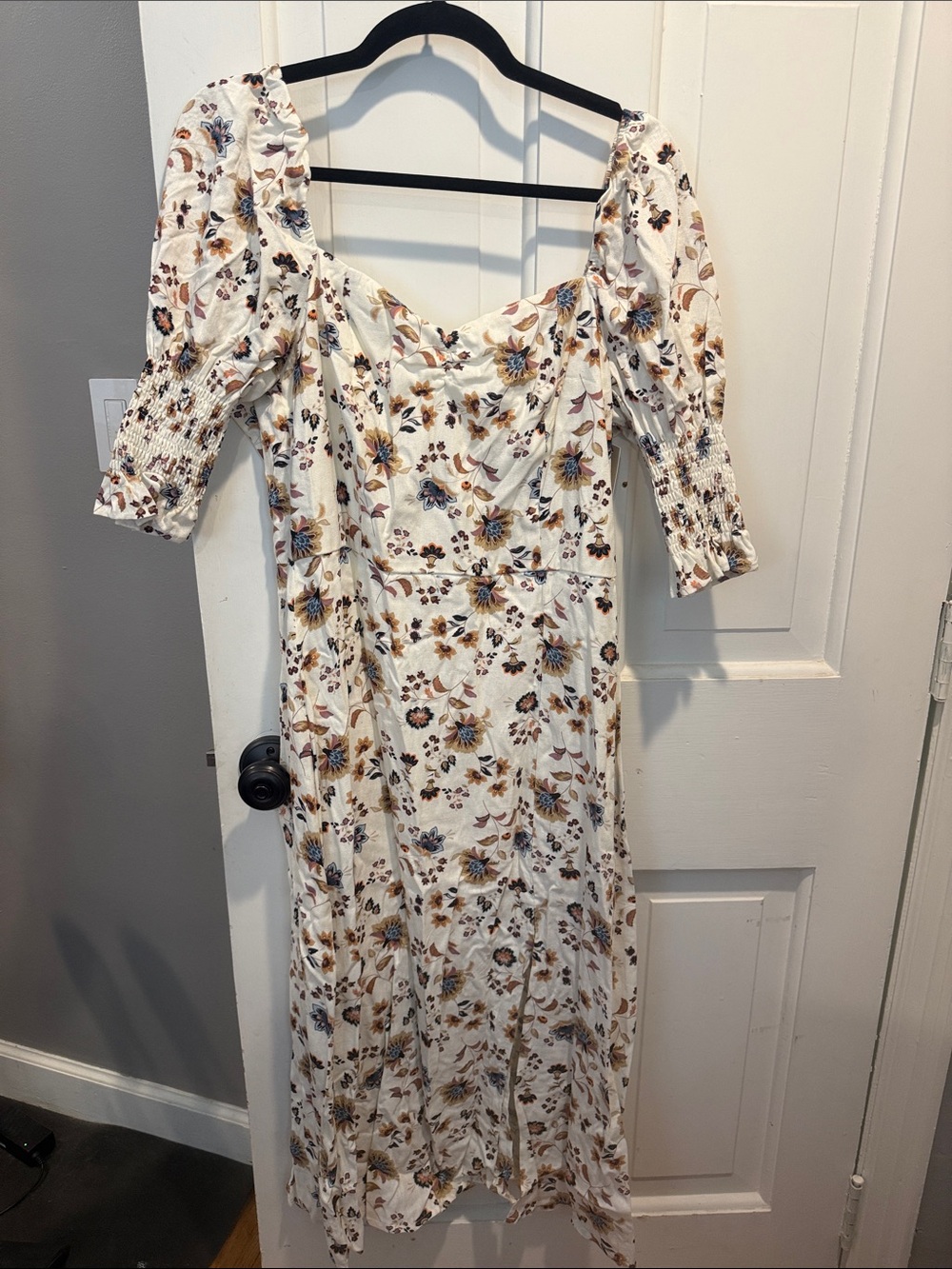 Francesca's Collections Cream Floral Puff-Sleeve Midi Dress